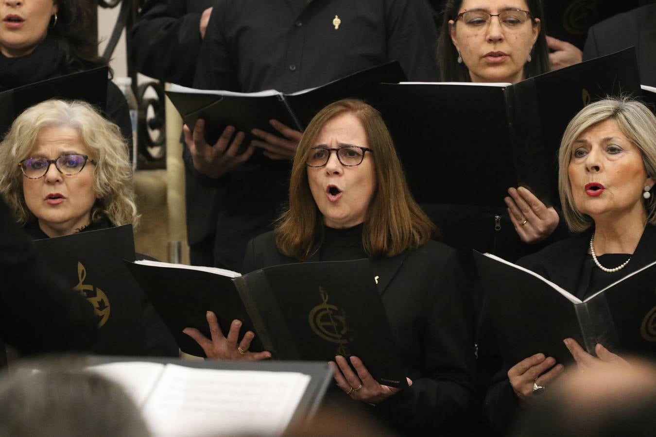 El templo patronal de San Bartolomé fue escenario, ayer, de una nueva edición del 'Concierto Sacro' que ofreció la Coral de la Escuela Municipal de Música y el Coro infantil de la misma, organizado por el Ayuntamiento del municipio con la colaboración de la Parroquia de esta ciudad.