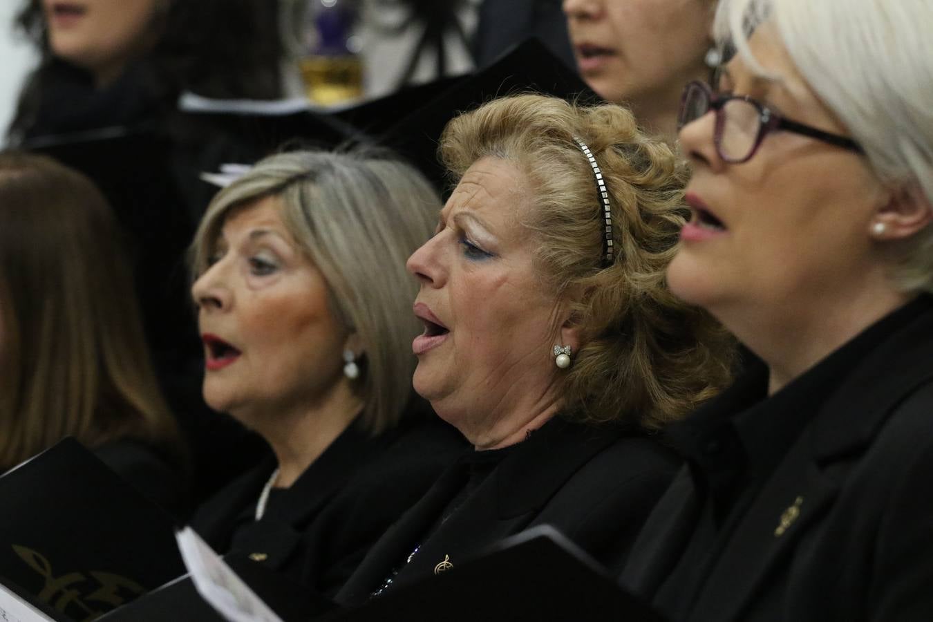 El templo patronal de San Bartolomé fue escenario, ayer, de una nueva edición del 'Concierto Sacro' que ofreció la Coral de la Escuela Municipal de Música y el Coro infantil de la misma, organizado por el Ayuntamiento del municipio con la colaboración de la Parroquia de esta ciudad.