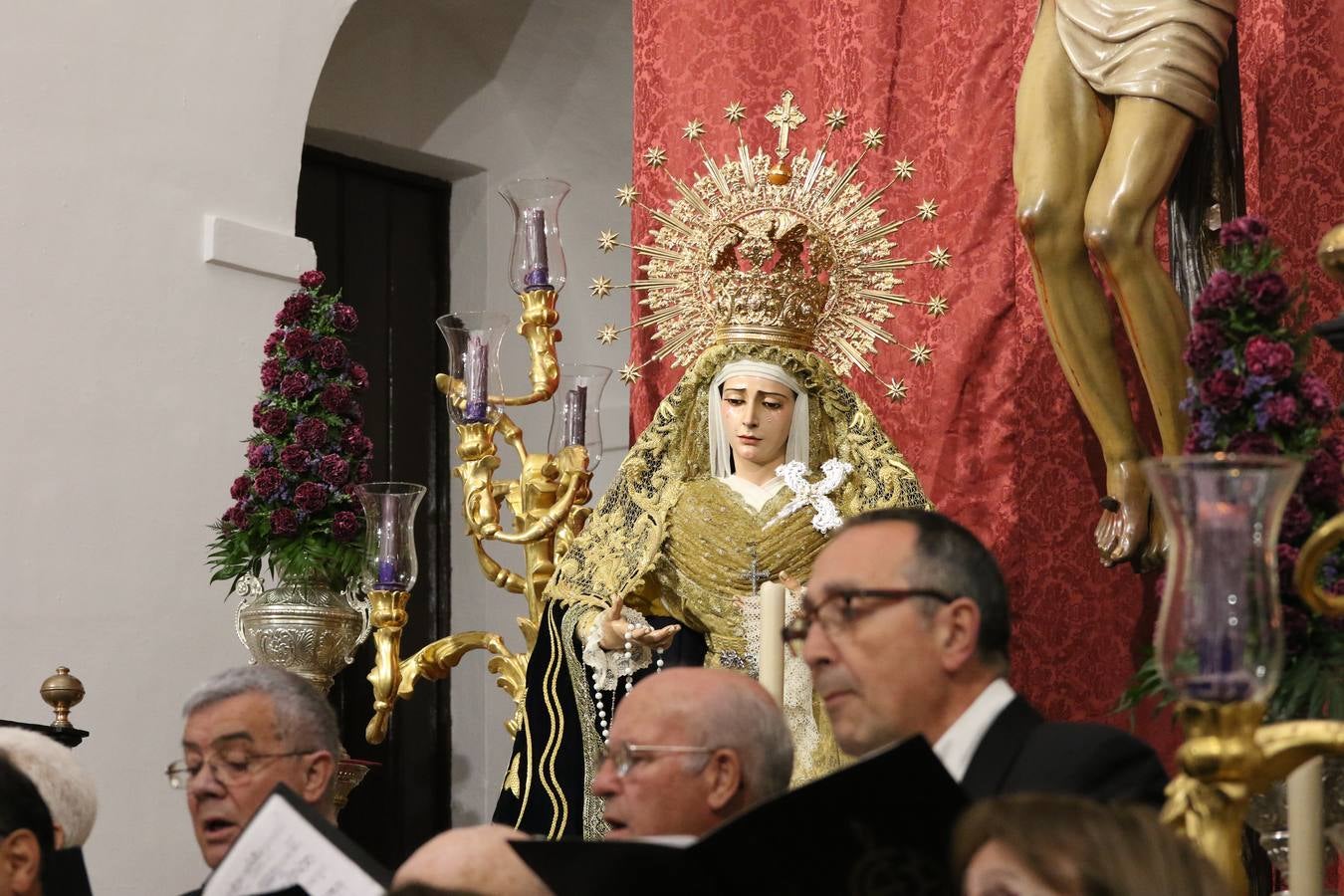 El templo patronal de San Bartolomé fue escenario, ayer, de una nueva edición del 'Concierto Sacro' que ofreció la Coral de la Escuela Municipal de Música y el Coro infantil de la misma, organizado por el Ayuntamiento del municipio con la colaboración de la Parroquia de esta ciudad.