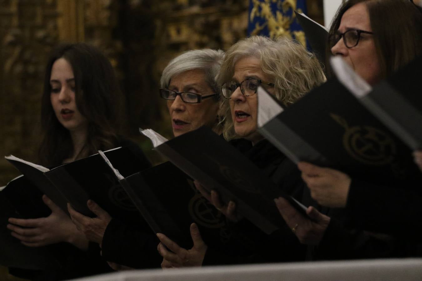 El templo patronal de San Bartolomé fue escenario, ayer, de una nueva edición del 'Concierto Sacro' que ofreció la Coral de la Escuela Municipal de Música y el Coro infantil de la misma, organizado por el Ayuntamiento del municipio con la colaboración de la Parroquia de esta ciudad.