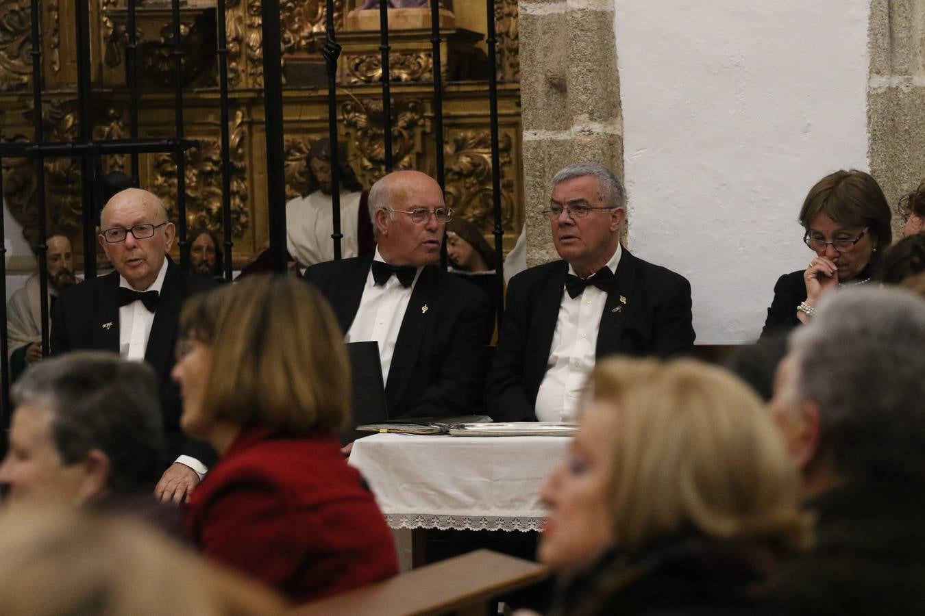 El templo patronal de San Bartolomé fue escenario, ayer, de una nueva edición del 'Concierto Sacro' que ofreció la Coral de la Escuela Municipal de Música y el Coro infantil de la misma, organizado por el Ayuntamiento del municipio con la colaboración de la Parroquia de esta ciudad.