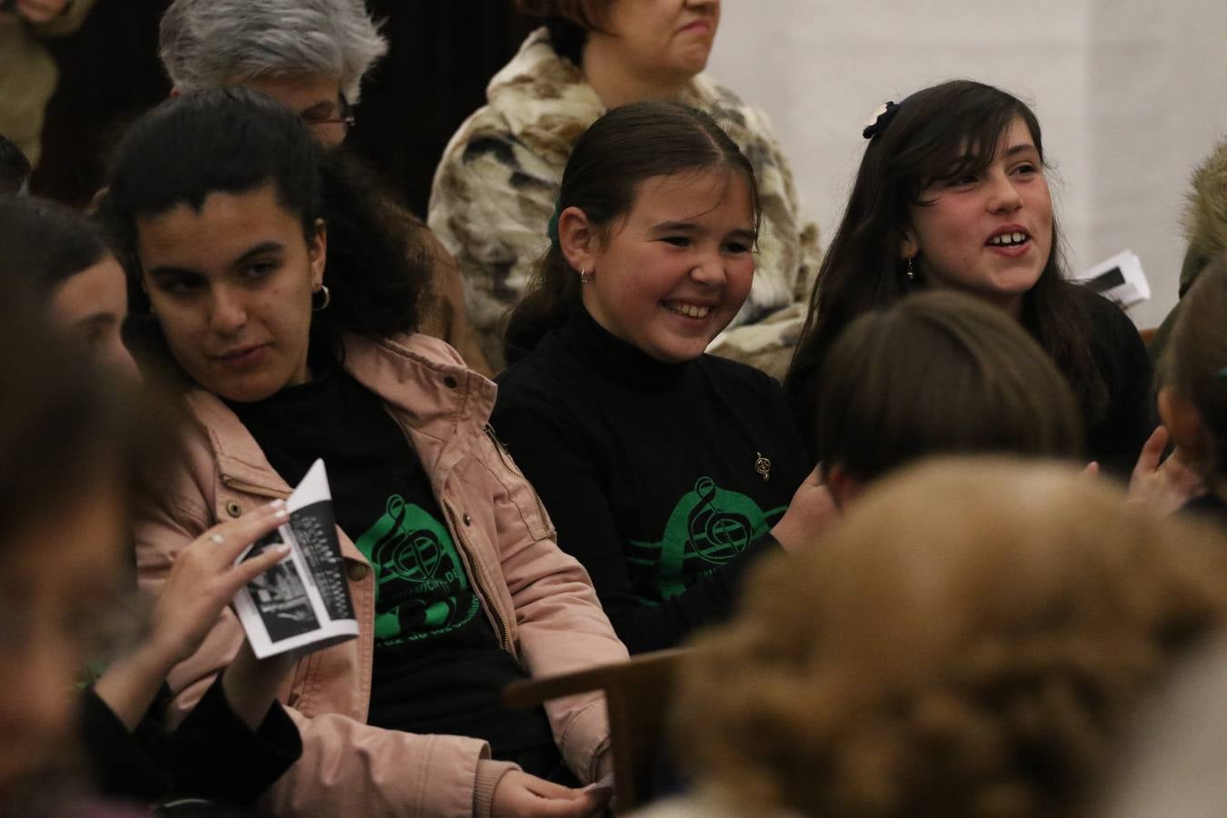 El templo patronal de San Bartolomé fue escenario, ayer, de una nueva edición del 'Concierto Sacro' que ofreció la Coral de la Escuela Municipal de Música y el Coro infantil de la misma, organizado por el Ayuntamiento del municipio con la colaboración de la Parroquia de esta ciudad.