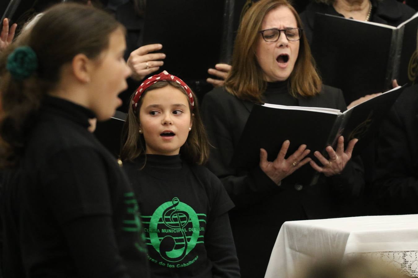El templo patronal de San Bartolomé fue escenario, ayer, de una nueva edición del 'Concierto Sacro' que ofreció la Coral de la Escuela Municipal de Música y el Coro infantil de la misma, organizado por el Ayuntamiento del municipio con la colaboración de la Parroquia de esta ciudad.