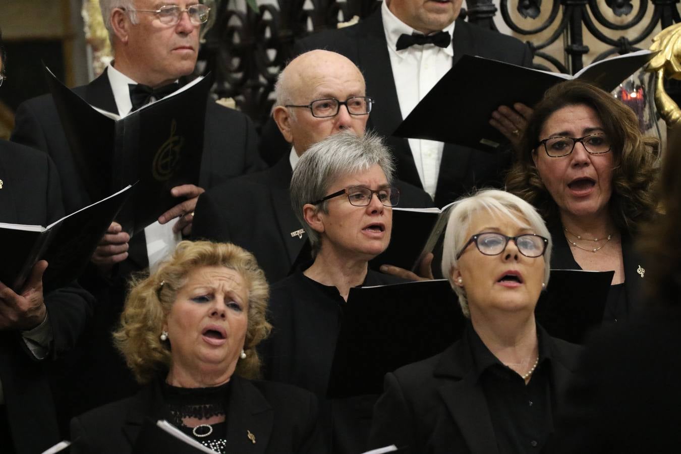 El templo patronal de San Bartolomé fue escenario, ayer, de una nueva edición del 'Concierto Sacro' que ofreció la Coral de la Escuela Municipal de Música y el Coro infantil de la misma, organizado por el Ayuntamiento del municipio con la colaboración de la Parroquia de esta ciudad.