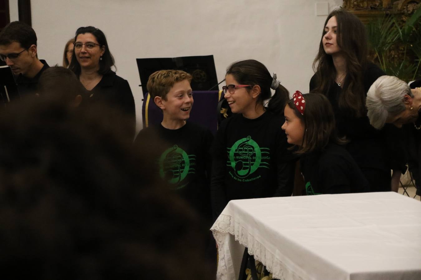 El templo patronal de San Bartolomé fue escenario, ayer, de una nueva edición del 'Concierto Sacro' que ofreció la Coral de la Escuela Municipal de Música y el Coro infantil de la misma, organizado por el Ayuntamiento del municipio con la colaboración de la Parroquia de esta ciudad.