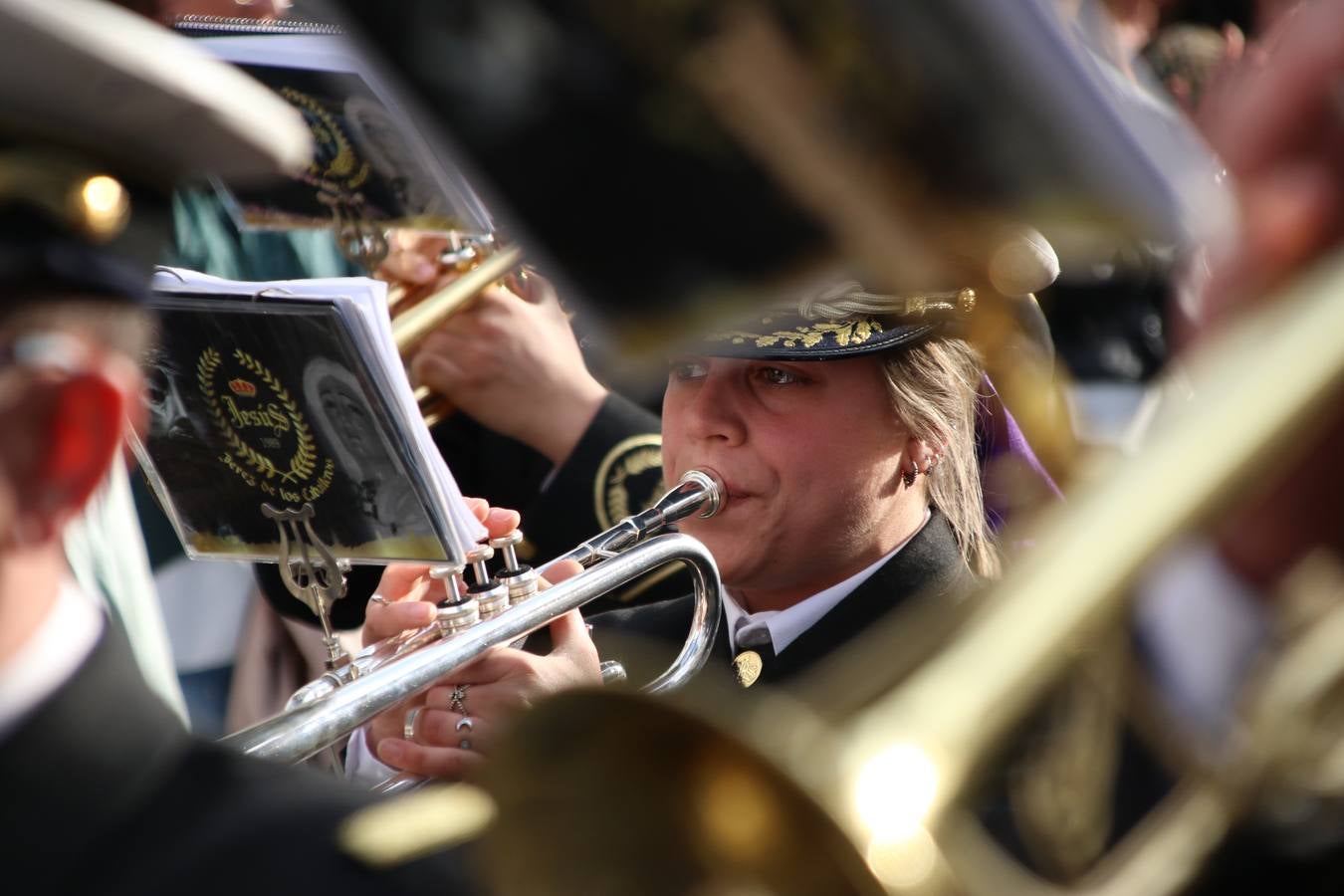 El Cine-teatro Balboa acogió, ayer, la sexta edición del 'Certamen de Bandas Solidario', organizado por la Junta de Cofradías de la Semana Santa de Jerez de los Caballeros. Un Certamen que, gracias a la participación de las distintas agrupaciones musicales del municipio y del Valle de Santa Ana, consiguió recaudar 375 euros y 36 kilos a beneficio del Almacén de Alimentos que Cruz Roja gestiona en Jerez. 