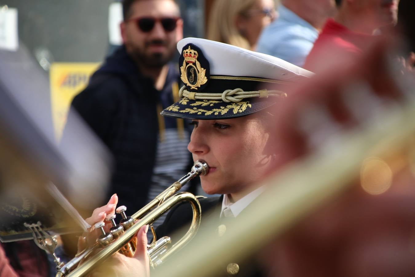 El Cine-teatro Balboa acogió, ayer, la sexta edición del 'Certamen de Bandas Solidario', organizado por la Junta de Cofradías de la Semana Santa de Jerez de los Caballeros. Un Certamen que, gracias a la participación de las distintas agrupaciones musicales del municipio y del Valle de Santa Ana, consiguió recaudar 375 euros y 36 kilos a beneficio del Almacén de Alimentos que Cruz Roja gestiona en Jerez. 