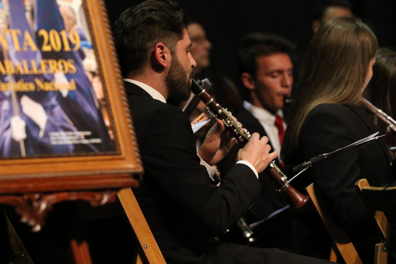 El Cine-teatro Balboa acogió, ayer, la sexta edición del 'Certamen de Bandas Solidario', organizado por la Junta de Cofradías de la Semana Santa de Jerez de los Caballeros. Un Certamen que, gracias a la participación de las distintas agrupaciones musicales del municipio y del Valle de Santa Ana, consiguió recaudar 375 euros y 36 kilos a beneficio del Almacén de Alimentos que Cruz Roja gestiona en Jerez. 