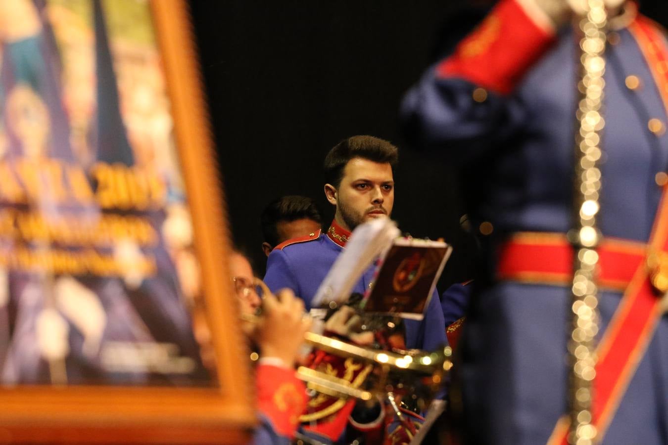 El Cine-teatro Balboa acogió, ayer, la sexta edición del 'Certamen de Bandas Solidario', organizado por la Junta de Cofradías de la Semana Santa de Jerez de los Caballeros. Un Certamen que, gracias a la participación de las distintas agrupaciones musicales del municipio y del Valle de Santa Ana, consiguió recaudar 375 euros y 36 kilos a beneficio del Almacén de Alimentos que Cruz Roja gestiona en Jerez. 