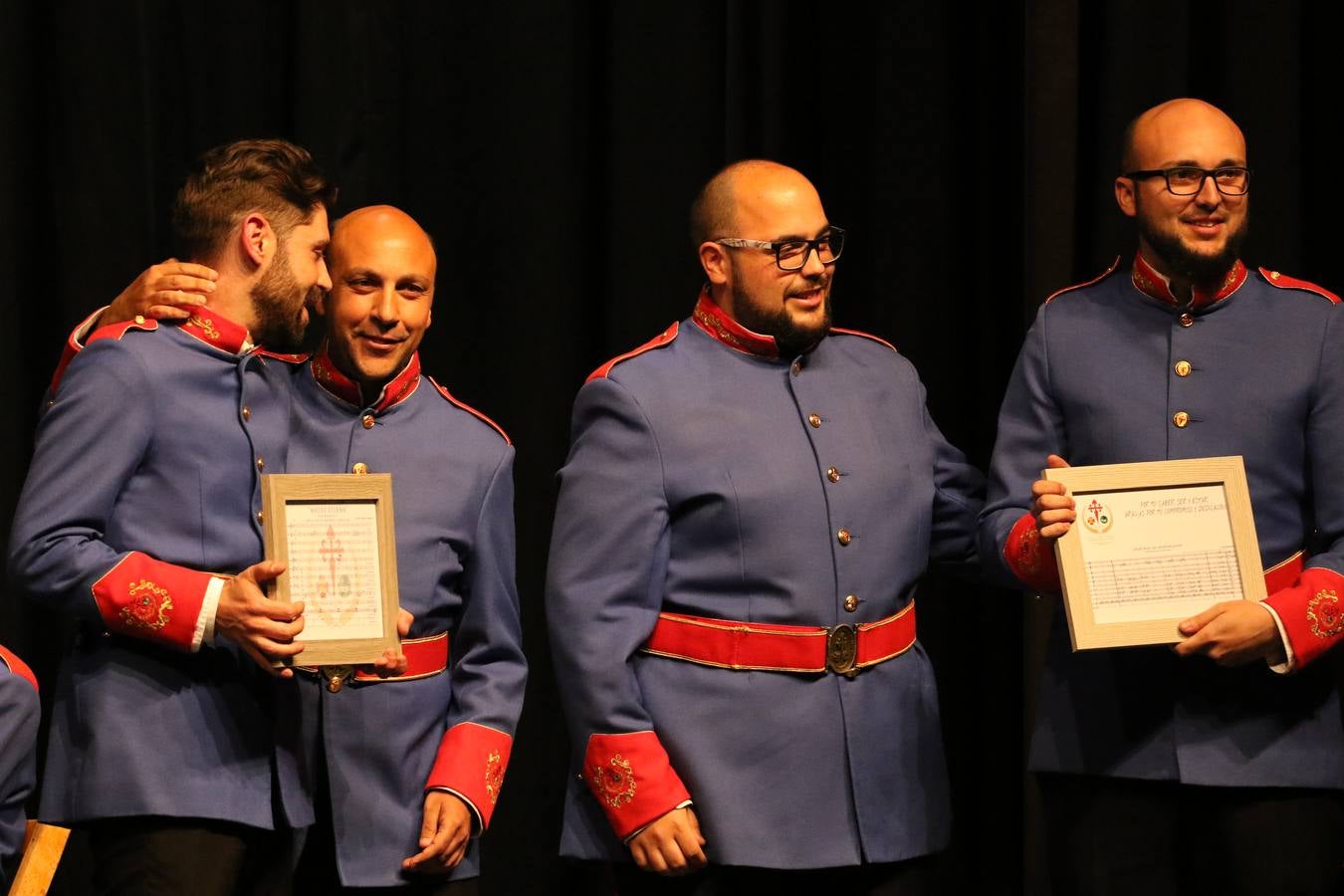 El Cine-teatro Balboa acogió, ayer, la sexta edición del 'Certamen de Bandas Solidario', organizado por la Junta de Cofradías de la Semana Santa de Jerez de los Caballeros. Un Certamen que, gracias a la participación de las distintas agrupaciones musicales del municipio y del Valle de Santa Ana, consiguió recaudar 375 euros y 36 kilos a beneficio del Almacén de Alimentos que Cruz Roja gestiona en Jerez. 
