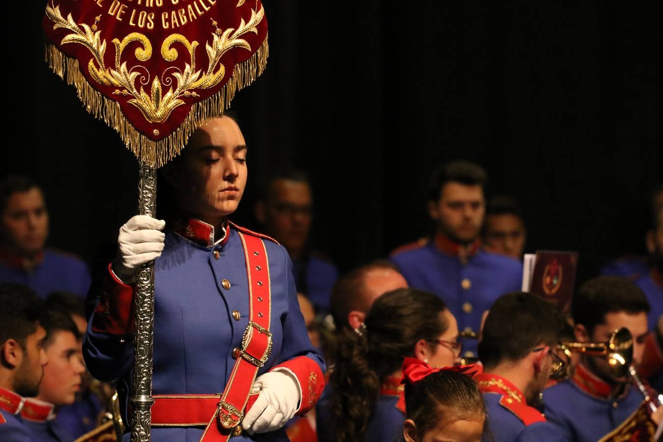 El Cine-teatro Balboa acogió, ayer, la sexta edición del 'Certamen de Bandas Solidario', organizado por la Junta de Cofradías de la Semana Santa de Jerez de los Caballeros. Un Certamen que, gracias a la participación de las distintas agrupaciones musicales del municipio y del Valle de Santa Ana, consiguió recaudar 375 euros y 36 kilos a beneficio del Almacén de Alimentos que Cruz Roja gestiona en Jerez. 
