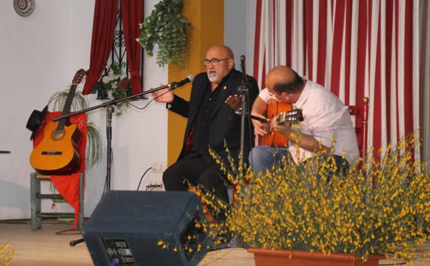 Ciriaco Hernández durante su actuación este domingo en la final del concurso.