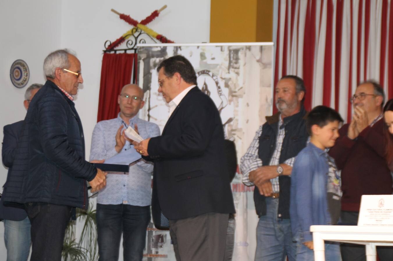 Ciriaco Hernández, en la categoría General y María de los Ángeles Macías, en la categoría Local, fueron los ganadores del II Concurso de fandangos 'Alfonso Labrador El Minaó' organizado por la Asociación cultural flamenca 'José Pérez de Guzmán' de Jerez de los Caballeros y celebrado en su sede con gran afluencia de público.