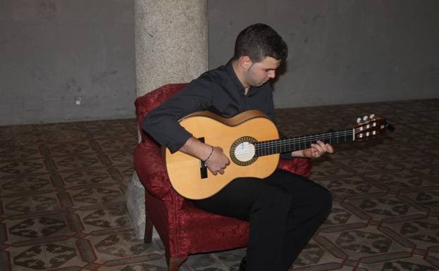 El jerezano Carlos Martínez será uno de los participantes en la gala, estará al toque junto a varios cantaores y guitarristas.