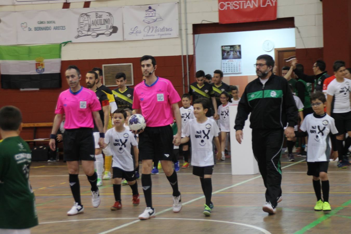 Por segunda temporada consecutiva, el Jerez Futsal ha logrado hacerse con el título de campeón de la Copa de Extremadura tras otra espectacular final, ante el Cáceres Universidad al que ha vencido 6-4, esta vez en su casa, ante su incondicional afición que ha vivido esta 'final four' con intensidad y mucha alegría, finalmente.
