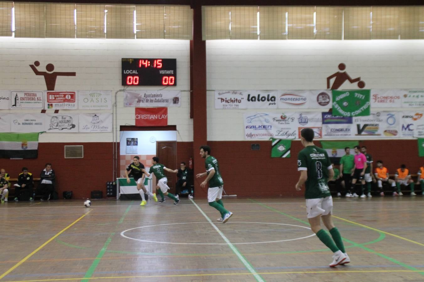 Por segunda temporada consecutiva, el Jerez Futsal ha logrado hacerse con el título de campeón de la Copa de Extremadura tras otra espectacular final, ante el Cáceres Universidad al que ha vencido 6-4, esta vez en su casa, ante su incondicional afición que ha vivido esta 'final four' con intensidad y mucha alegría, finalmente.