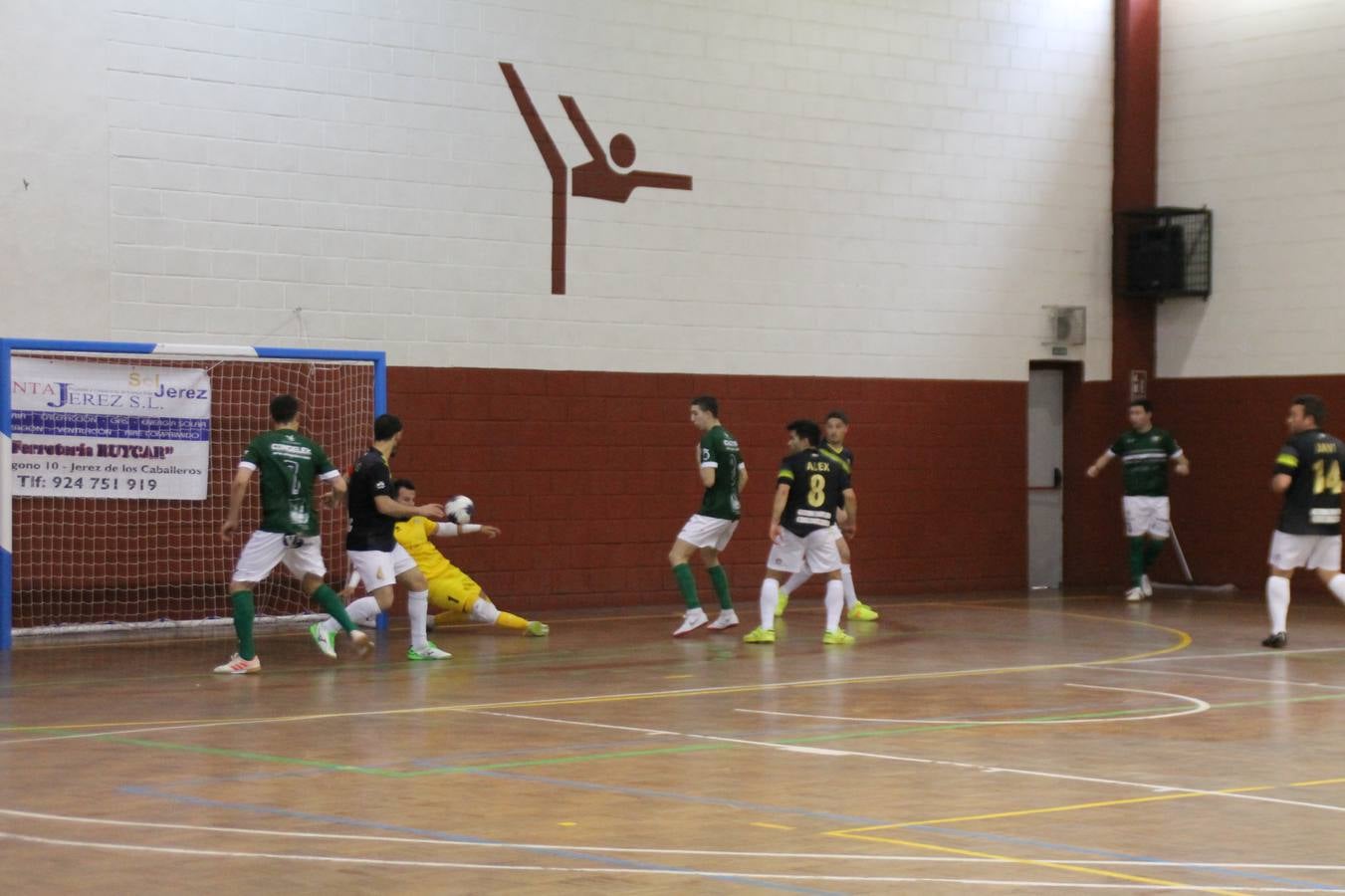 Por segunda temporada consecutiva, el Jerez Futsal ha logrado hacerse con el título de campeón de la Copa de Extremadura tras otra espectacular final, ante el Cáceres Universidad al que ha vencido 6-4, esta vez en su casa, ante su incondicional afición que ha vivido esta 'final four' con intensidad y mucha alegría, finalmente.
