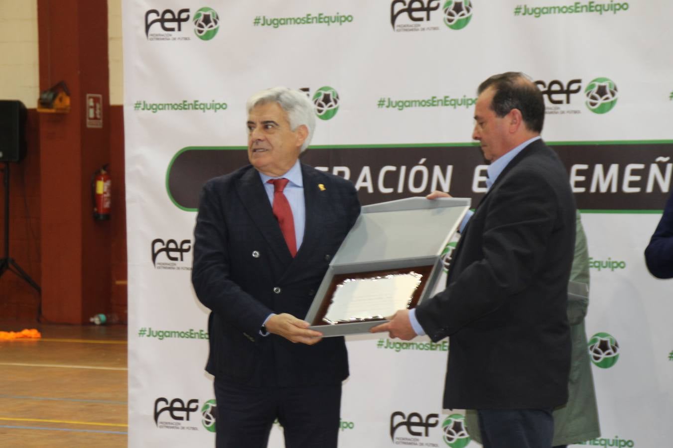 Por segunda temporada consecutiva, el Jerez Futsal ha logrado hacerse con el título de campeón de la Copa de Extremadura tras otra espectacular final, ante el Cáceres Universidad al que ha vencido 6-4, esta vez en su casa, ante su incondicional afición que ha vivido esta 'final four' con intensidad y mucha alegría, finalmente.