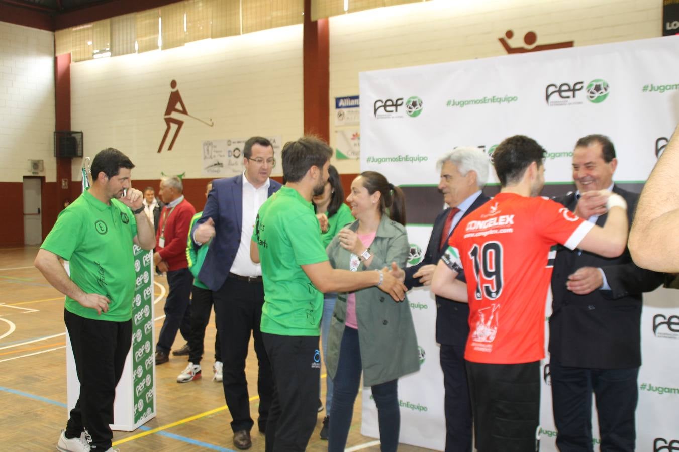 Por segunda temporada consecutiva, el Jerez Futsal ha logrado hacerse con el título de campeón de la Copa de Extremadura tras otra espectacular final, ante el Cáceres Universidad al que ha vencido 6-4, esta vez en su casa, ante su incondicional afición que ha vivido esta 'final four' con intensidad y mucha alegría, finalmente.