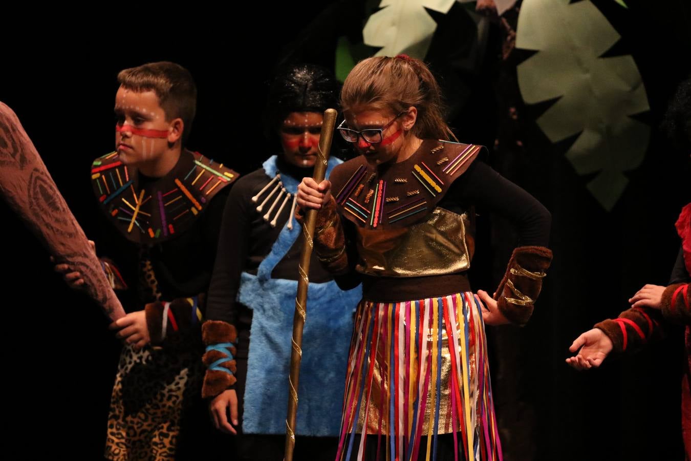 Los alumnos y alumnas de sexto de primaria del C. E. I. P. 'El Rodeo' representaron, ayer, la obra teatral benéfica 'Náufragos, el paraíso perdido', obra de Juan Miguel López Vázquez. La entrada tuvo un precio simbólico de 2 euros que irá destinado a Cruz Roja y 'Andade'. Este sábado, 6 de abril, volverán a representar la citada obra en el Cine-Teatro Balboa, a las 19:30 horas.