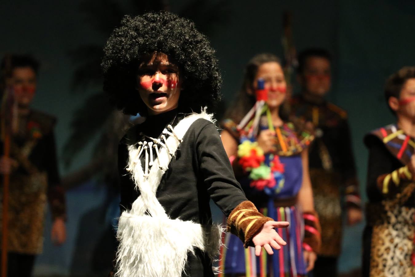 Los alumnos y alumnas de sexto de primaria del C. E. I. P. 'El Rodeo' representaron, ayer, la obra teatral benéfica 'Náufragos, el paraíso perdido', obra de Juan Miguel López Vázquez. La entrada tuvo un precio simbólico de 2 euros que irá destinado a Cruz Roja y 'Andade'. Este sábado, 6 de abril, volverán a representar la citada obra en el Cine-Teatro Balboa, a las 19:30 horas.