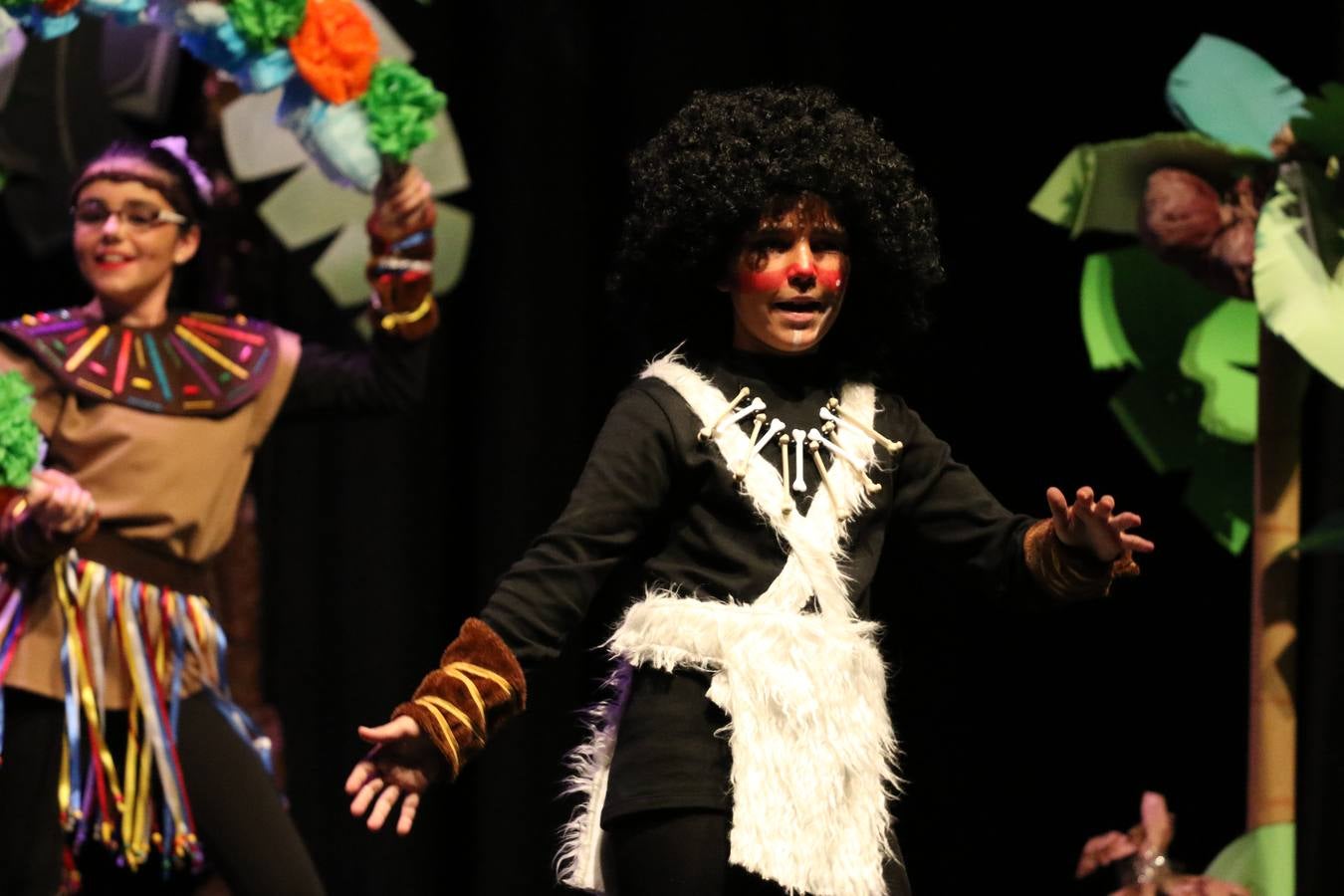 Los alumnos y alumnas de sexto de primaria del C. E. I. P. 'El Rodeo' representaron, ayer, la obra teatral benéfica 'Náufragos, el paraíso perdido', obra de Juan Miguel López Vázquez. La entrada tuvo un precio simbólico de 2 euros que irá destinado a Cruz Roja y 'Andade'. Este sábado, 6 de abril, volverán a representar la citada obra en el Cine-Teatro Balboa, a las 19:30 horas.