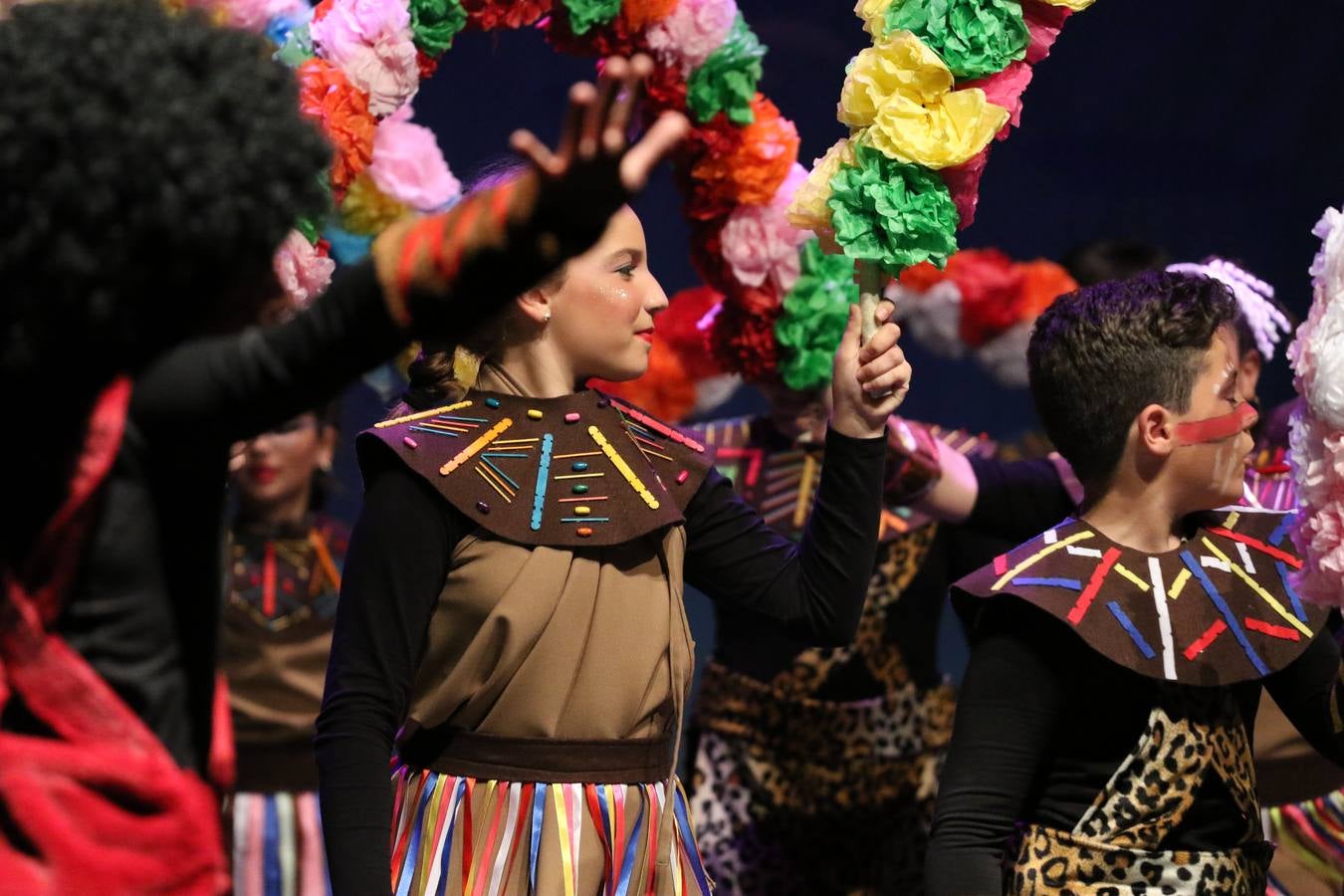 Los alumnos y alumnas de sexto de primaria del C. E. I. P. 'El Rodeo' representaron, ayer, la obra teatral benéfica 'Náufragos, el paraíso perdido', obra de Juan Miguel López Vázquez. La entrada tuvo un precio simbólico de 2 euros que irá destinado a Cruz Roja y 'Andade'. Este sábado, 6 de abril, volverán a representar la citada obra en el Cine-Teatro Balboa, a las 19:30 horas.