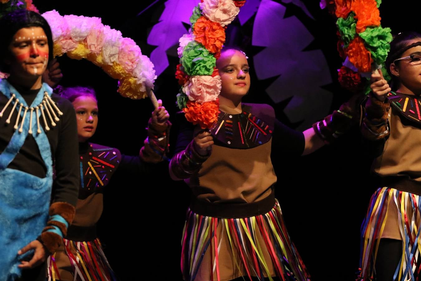 Los alumnos y alumnas de sexto de primaria del C. E. I. P. 'El Rodeo' representaron, ayer, la obra teatral benéfica 'Náufragos, el paraíso perdido', obra de Juan Miguel López Vázquez. La entrada tuvo un precio simbólico de 2 euros que irá destinado a Cruz Roja y 'Andade'. Este sábado, 6 de abril, volverán a representar la citada obra en el Cine-Teatro Balboa, a las 19:30 horas.