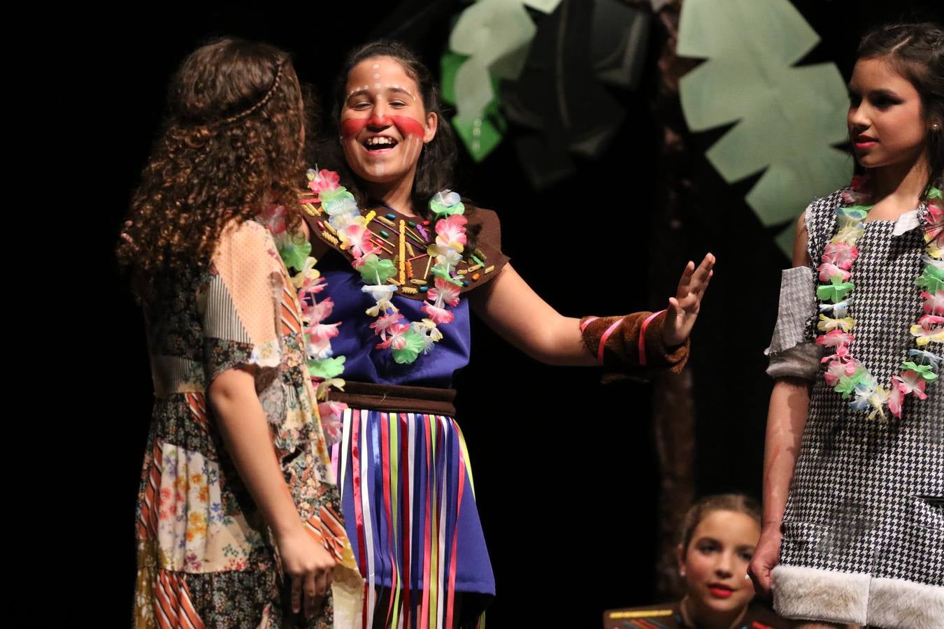 Los alumnos y alumnas de sexto de primaria del C. E. I. P. 'El Rodeo' representaron, ayer, la obra teatral benéfica 'Náufragos, el paraíso perdido', obra de Juan Miguel López Vázquez. La entrada tuvo un precio simbólico de 2 euros que irá destinado a Cruz Roja y 'Andade'. Este sábado, 6 de abril, volverán a representar la citada obra en el Cine-Teatro Balboa, a las 19:30 horas.