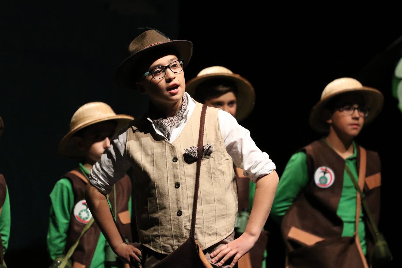 Los alumnos y alumnas de sexto de primaria del C. E. I. P. 'El Rodeo' representaron, ayer, la obra teatral benéfica 'Náufragos, el paraíso perdido', obra de Juan Miguel López Vázquez. La entrada tuvo un precio simbólico de 2 euros que irá destinado a Cruz Roja y 'Andade'. Este sábado, 6 de abril, volverán a representar la citada obra en el Cine-Teatro Balboa, a las 19:30 horas.