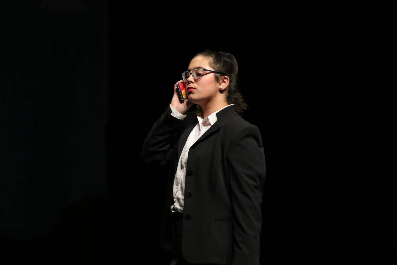 Los alumnos y alumnas de sexto de primaria del C. E. I. P. 'El Rodeo' representaron, ayer, la obra teatral benéfica 'Náufragos, el paraíso perdido', obra de Juan Miguel López Vázquez. La entrada tuvo un precio simbólico de 2 euros que irá destinado a Cruz Roja y 'Andade'. Este sábado, 6 de abril, volverán a representar la citada obra en el Cine-Teatro Balboa, a las 19:30 horas.