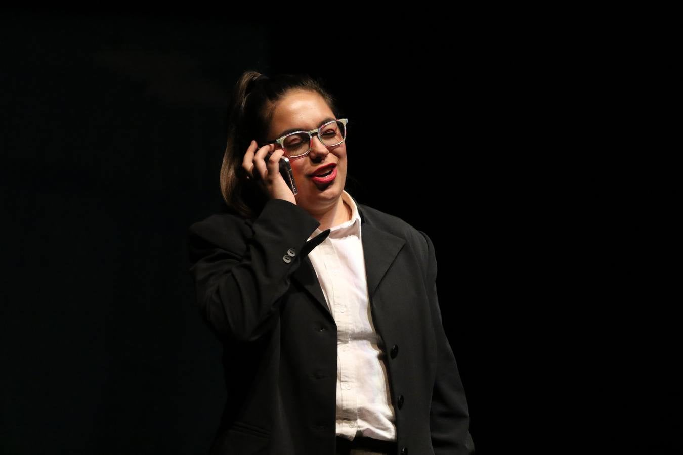 Los alumnos y alumnas de sexto de primaria del C. E. I. P. 'El Rodeo' representaron, ayer, la obra teatral benéfica 'Náufragos, el paraíso perdido', obra de Juan Miguel López Vázquez. La entrada tuvo un precio simbólico de 2 euros que irá destinado a Cruz Roja y 'Andade'. Este sábado, 6 de abril, volverán a representar la citada obra en el Cine-Teatro Balboa, a las 19:30 horas.