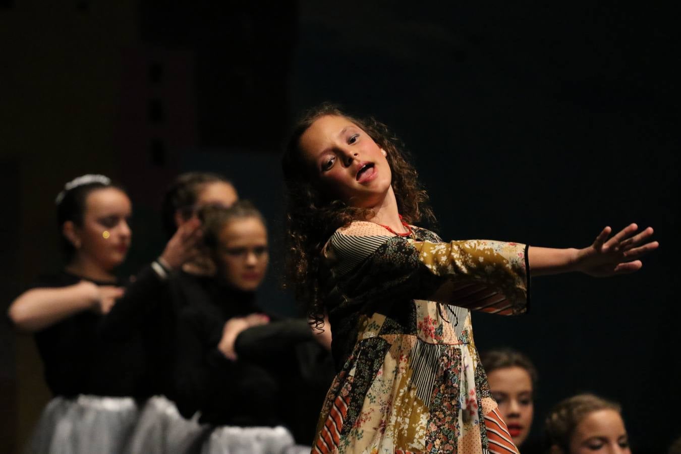 Los alumnos y alumnas de sexto de primaria del C. E. I. P. 'El Rodeo' representaron, ayer, la obra teatral benéfica 'Náufragos, el paraíso perdido', obra de Juan Miguel López Vázquez. La entrada tuvo un precio simbólico de 2 euros que irá destinado a Cruz Roja y 'Andade'. Este sábado, 6 de abril, volverán a representar la citada obra en el Cine-Teatro Balboa, a las 19:30 horas.