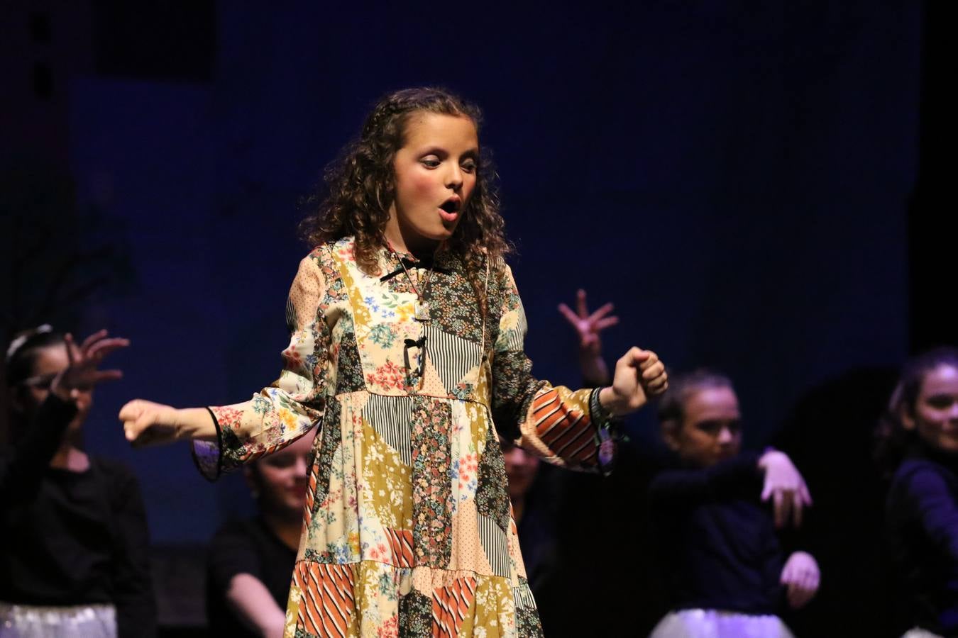 Los alumnos y alumnas de sexto de primaria del C. E. I. P. 'El Rodeo' representaron, ayer, la obra teatral benéfica 'Náufragos, el paraíso perdido', obra de Juan Miguel López Vázquez. La entrada tuvo un precio simbólico de 2 euros que irá destinado a Cruz Roja y 'Andade'. Este sábado, 6 de abril, volverán a representar la citada obra en el Cine-Teatro Balboa, a las 19:30 horas.