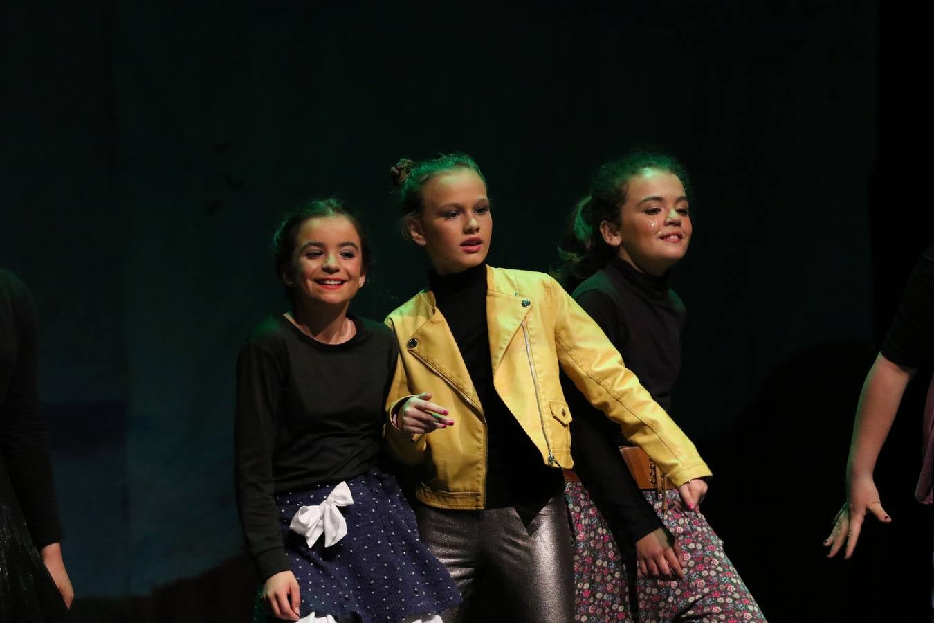 Los alumnos y alumnas de sexto de primaria del C. E. I. P. 'El Rodeo' representaron, ayer, la obra teatral benéfica 'Náufragos, el paraíso perdido', obra de Juan Miguel López Vázquez. La entrada tuvo un precio simbólico de 2 euros que irá destinado a Cruz Roja y 'Andade'. Este sábado, 6 de abril, volverán a representar la citada obra en el Cine-Teatro Balboa, a las 19:30 horas.