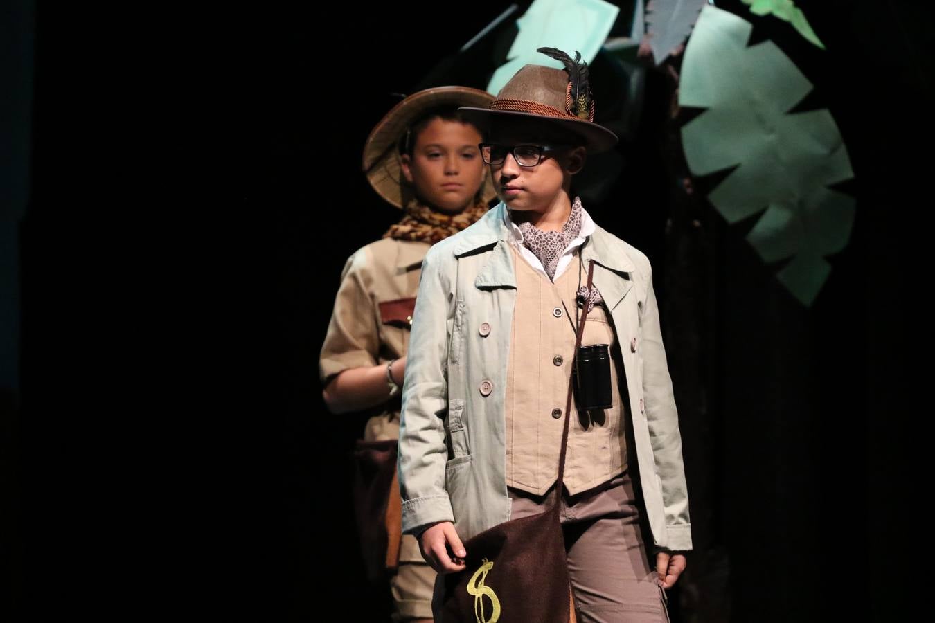 Los alumnos y alumnas de sexto de primaria del C. E. I. P. 'El Rodeo' representaron, ayer, la obra teatral benéfica 'Náufragos, el paraíso perdido', obra de Juan Miguel López Vázquez. La entrada tuvo un precio simbólico de 2 euros que irá destinado a Cruz Roja y 'Andade'. Este sábado, 6 de abril, volverán a representar la citada obra en el Cine-Teatro Balboa, a las 19:30 horas.