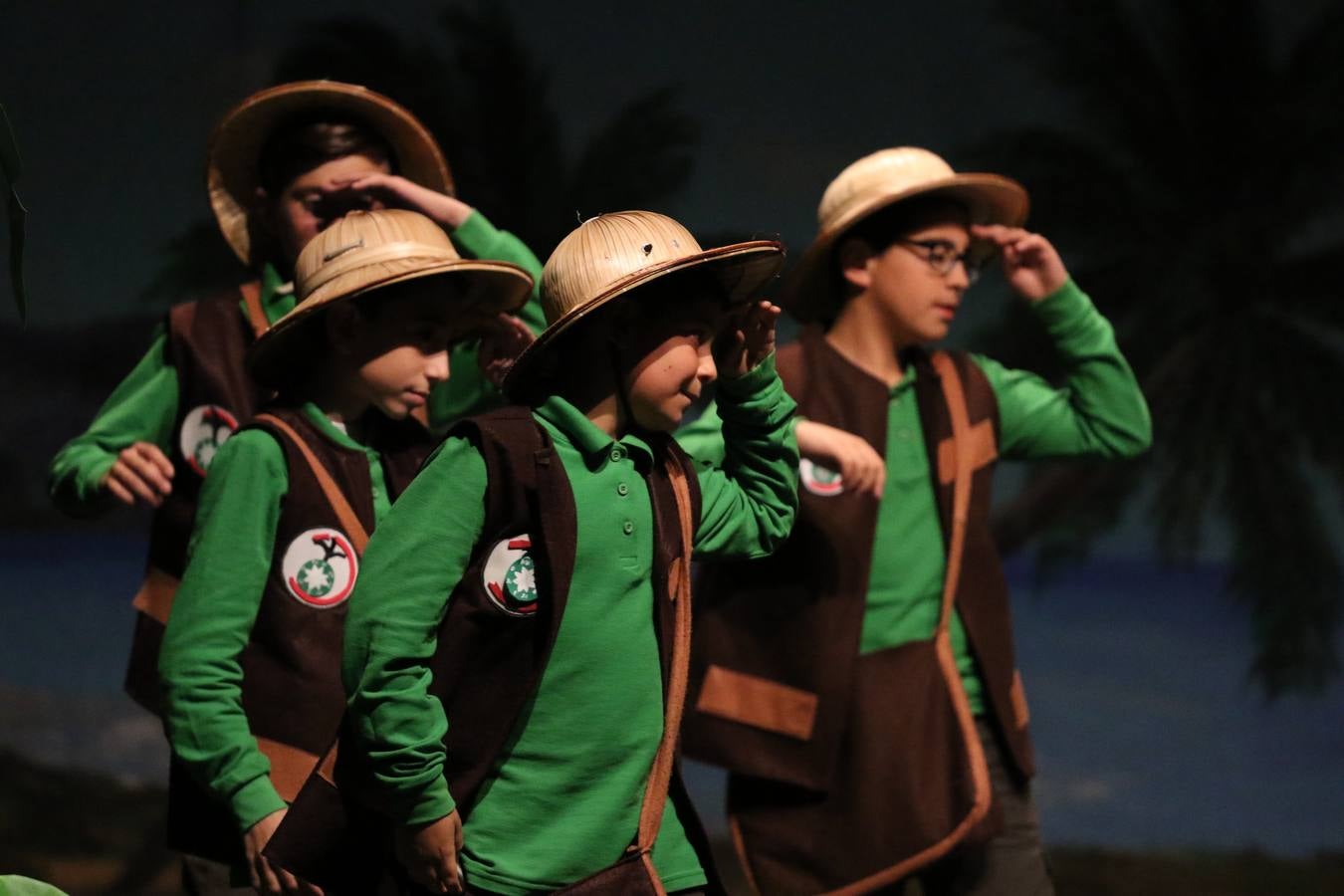 Los alumnos y alumnas de sexto de primaria del C. E. I. P. 'El Rodeo' representaron, ayer, la obra teatral benéfica 'Náufragos, el paraíso perdido', obra de Juan Miguel López Vázquez. La entrada tuvo un precio simbólico de 2 euros que irá destinado a Cruz Roja y 'Andade'. Este sábado, 6 de abril, volverán a representar la citada obra en el Cine-Teatro Balboa, a las 19:30 horas.