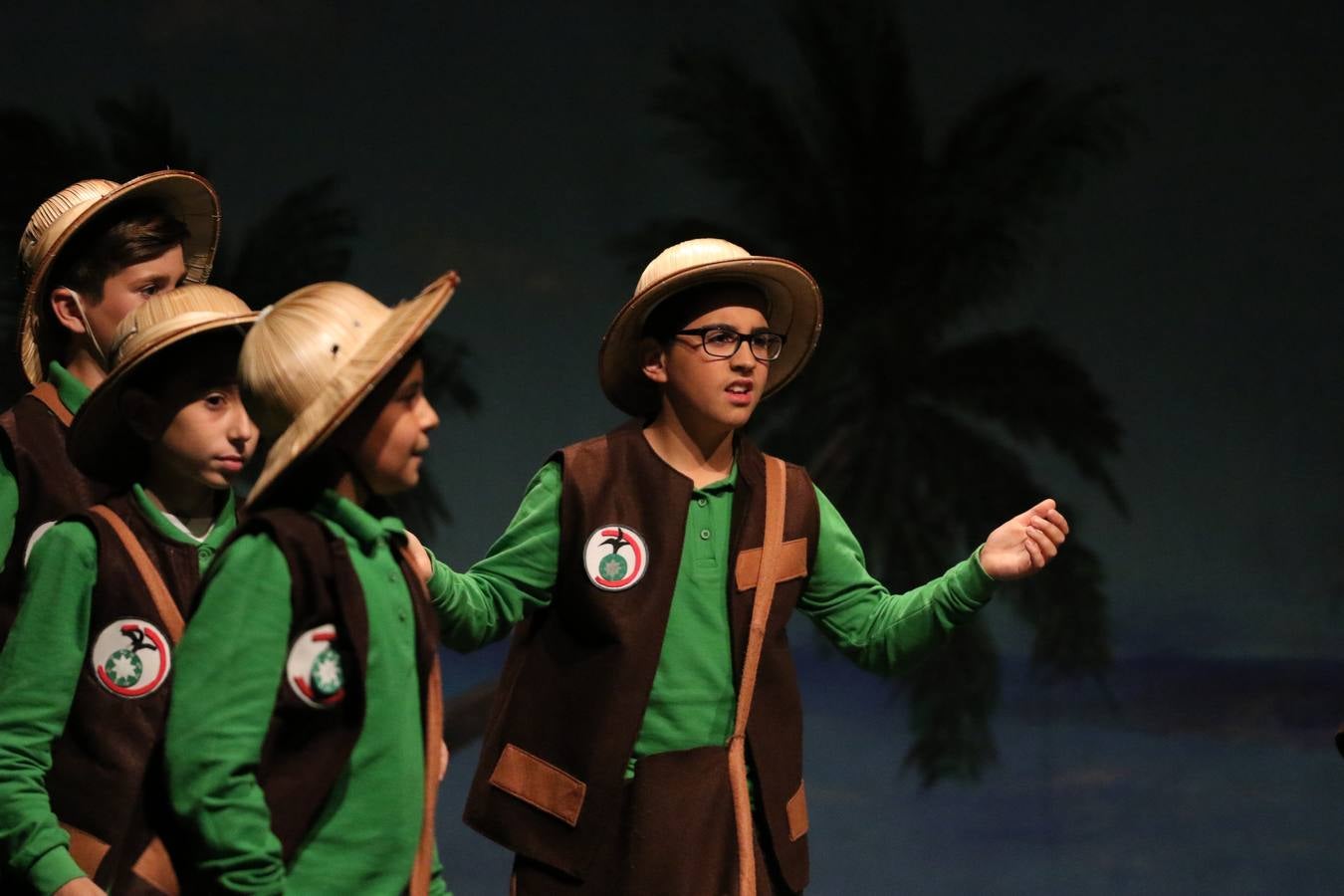 Los alumnos y alumnas de sexto de primaria del C. E. I. P. 'El Rodeo' representaron, ayer, la obra teatral benéfica 'Náufragos, el paraíso perdido', obra de Juan Miguel López Vázquez. La entrada tuvo un precio simbólico de 2 euros que irá destinado a Cruz Roja y 'Andade'. Este sábado, 6 de abril, volverán a representar la citada obra en el Cine-Teatro Balboa, a las 19:30 horas.