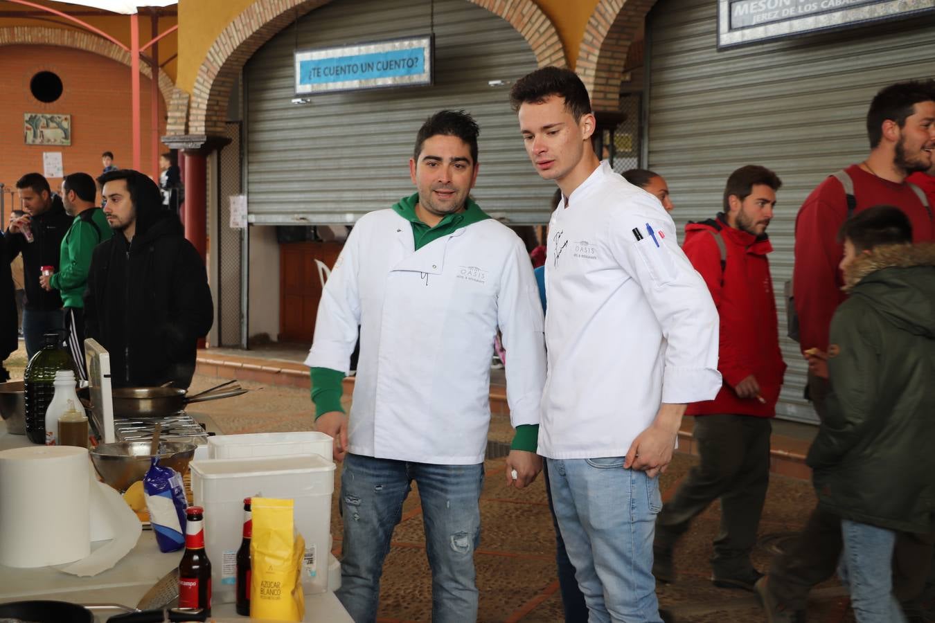 El Instituto de Enseñanza Secundaria El Pomar de Jerez de los Caballeros ha celebrado una actividad trasnacional del Aprendizaje en el marco del proyecto Erasmus+ que viene desarrollando desde el curso pasado junto con el centro portugués de la Escola Vila Verde de Braga. El recinto ferial de la localidad templaria fue el escenario de dicha actividad que se abrió, especialmente a la convivencia entre alumnos de ambos centros, a través de charlas, juegos, talleres y actividades culturales. 