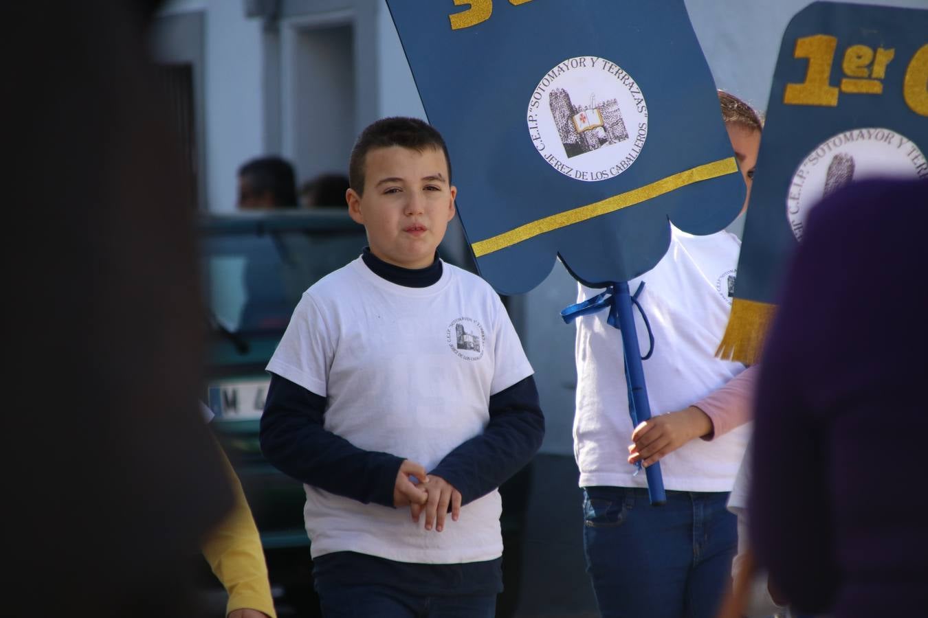 El Colegio 'Sotomayor y Terrazas' ha celebrado, esta mañana, su III Certamen escolar de bandas, organizado por el área de Música de este centro educativo, bajo la dirección de la maestra Loli Guzmán. A las puertas de la Semana Santa de Jerez, la actividad ha tenido como objetivo acercar la música a los niños y trabajar con ellos los sones que acompañan esta celebración. Esta edición ha contado, también, con la participación de alumnos del Colegio de Educación Especial 'Nuestra Señora de Aguasantas', la Agrupación Musical 'Nuestro Padre Jesús Nazareno', la Banda de CC. y TT. de 'Nuestra Señora del Rosario' y la Agrupación Musical 'Maestro Sousa'. Además, como novedad, se ha realizado un desfile previo por las calles del popular 'Barrio Alto'.