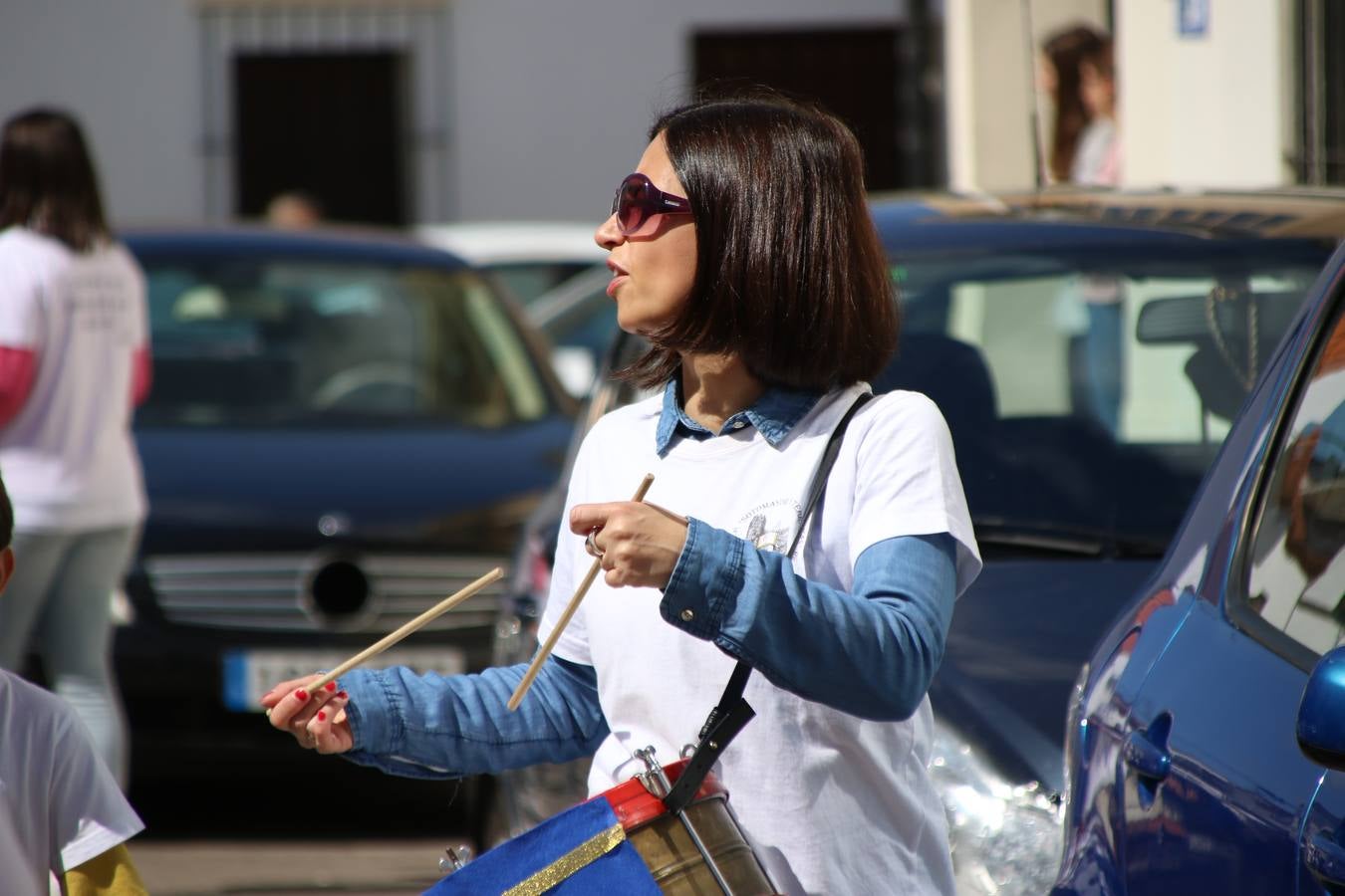 El Colegio 'Sotomayor y Terrazas' ha celebrado, esta mañana, su III Certamen escolar de bandas, organizado por el área de Música de este centro educativo, bajo la dirección de la maestra Loli Guzmán. A las puertas de la Semana Santa de Jerez, la actividad ha tenido como objetivo acercar la música a los niños y trabajar con ellos los sones que acompañan esta celebración. Esta edición ha contado, también, con la participación de alumnos del Colegio de Educación Especial 'Nuestra Señora de Aguasantas', la Agrupación Musical 'Nuestro Padre Jesús Nazareno', la Banda de CC. y TT. de 'Nuestra Señora del Rosario' y la Agrupación Musical 'Maestro Sousa'. Además, como novedad, se ha realizado un desfile previo por las calles del popular 'Barrio Alto'.