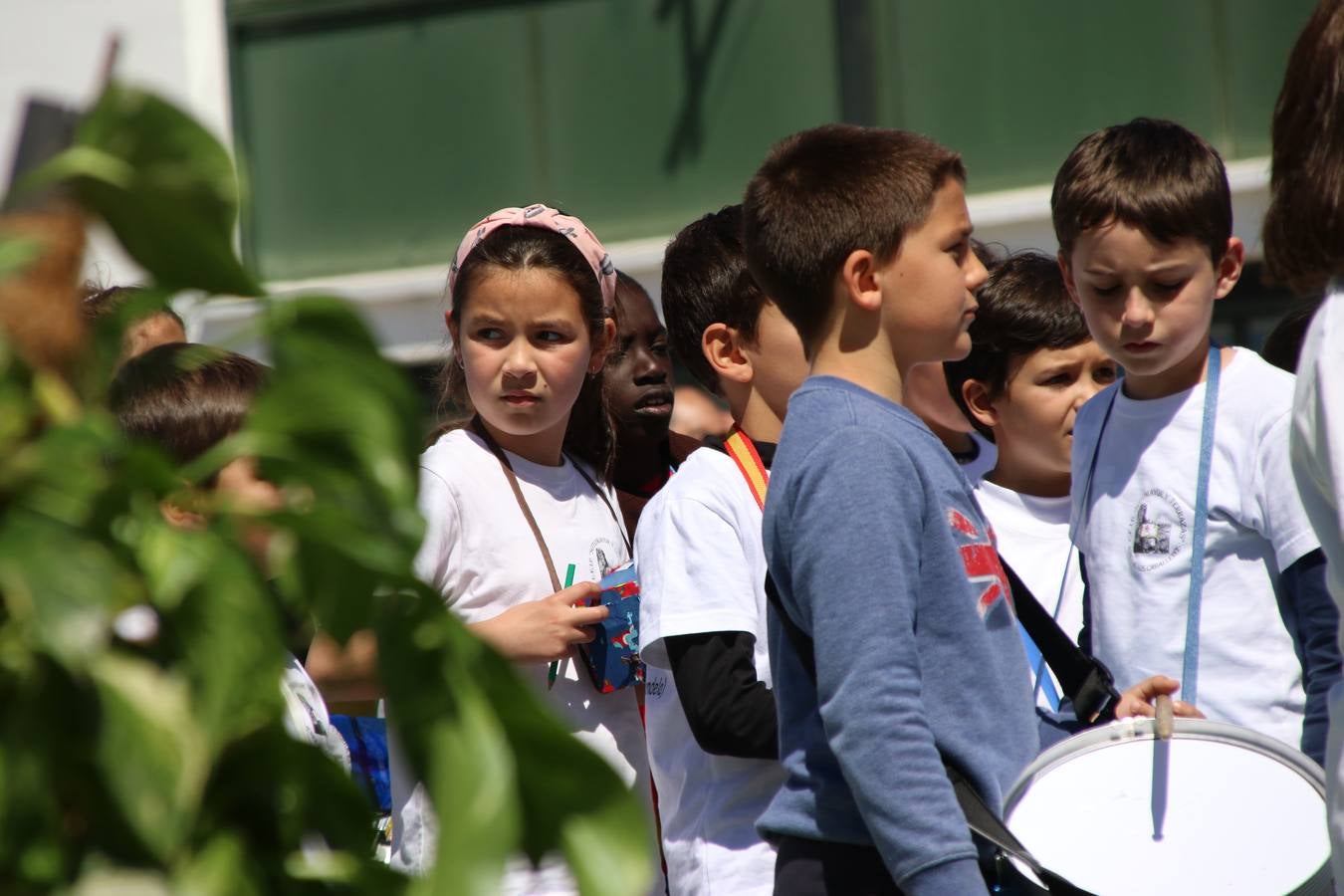 El Colegio 'Sotomayor y Terrazas' ha celebrado, esta mañana, su III Certamen escolar de bandas, organizado por el área de Música de este centro educativo, bajo la dirección de la maestra Loli Guzmán. A las puertas de la Semana Santa de Jerez, la actividad ha tenido como objetivo acercar la música a los niños y trabajar con ellos los sones que acompañan esta celebración. Esta edición ha contado, también, con la participación de alumnos del Colegio de Educación Especial 'Nuestra Señora de Aguasantas', la Agrupación Musical 'Nuestro Padre Jesús Nazareno', la Banda de CC. y TT. de 'Nuestra Señora del Rosario' y la Agrupación Musical 'Maestro Sousa'. Además, como novedad, se ha realizado un desfile previo por las calles del popular 'Barrio Alto'.