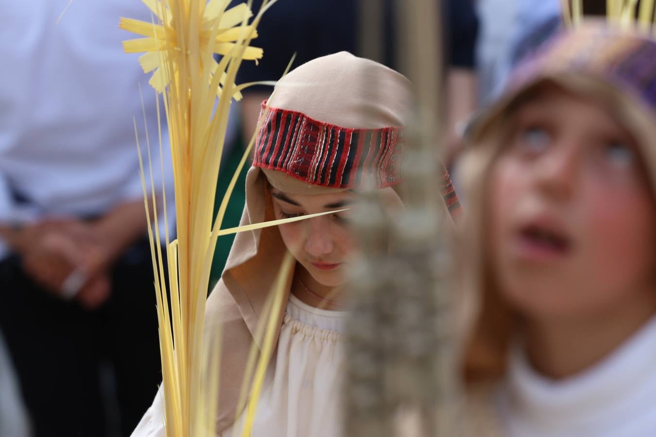 Jerez de los Caballeros vivió, ayer, sus primeros pálpitos de alegría y emoción al paso de 'La Borriquita' y 'Nuestra Señora del Rosario'. La Cofradía de 'Santo Domingo de Guzmán y Nuestra Señora del Rosario' fue la encargada de abrir los desfiles procesionales de la Semana de Pasión jerezana, convirtiéndose, así, en la primera cofradía en aunar fervor y devoción por las calles del municipio.