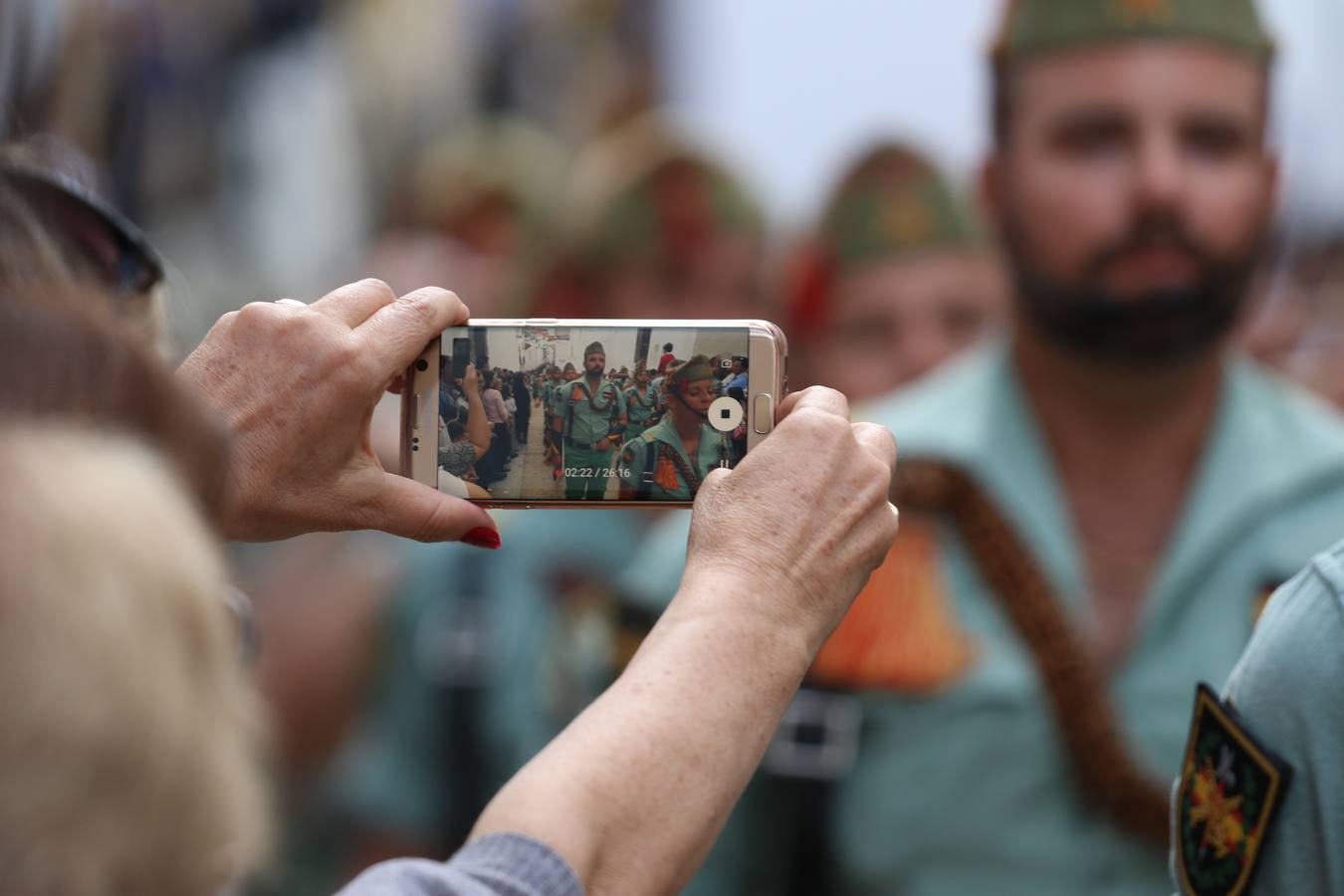 Jerez de los Caballeros vivió, ayer, sus primeros pálpitos de alegría y emoción al paso de 'La Borriquita' y 'Nuestra Señora del Rosario'. La Cofradía de 'Santo Domingo de Guzmán y Nuestra Señora del Rosario' fue la encargada de abrir los desfiles procesionales de la Semana de Pasión jerezana, convirtiéndose, así, en la primera cofradía en aunar fervor y devoción por las calles del municipio.