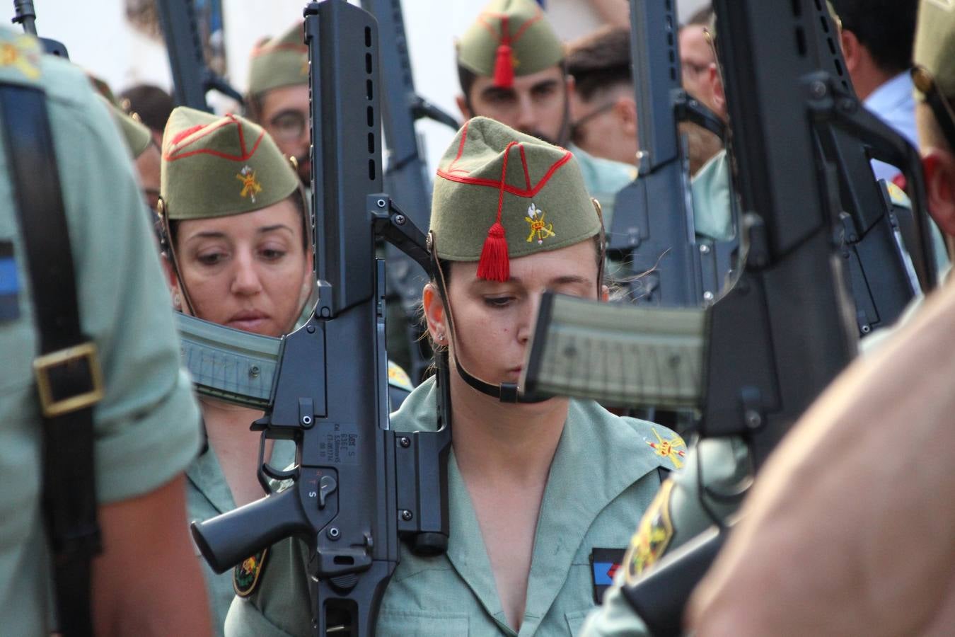 Jerez de los Caballeros vivió, ayer, sus primeros pálpitos de alegría y emoción al paso de 'La Borriquita' y 'Nuestra Señora del Rosario'. La Cofradía de 'Santo Domingo de Guzmán y Nuestra Señora del Rosario' fue la encargada de abrir los desfiles procesionales de la Semana de Pasión jerezana, convirtiéndose, así, en la primera cofradía en aunar fervor y devoción por las calles del municipio.