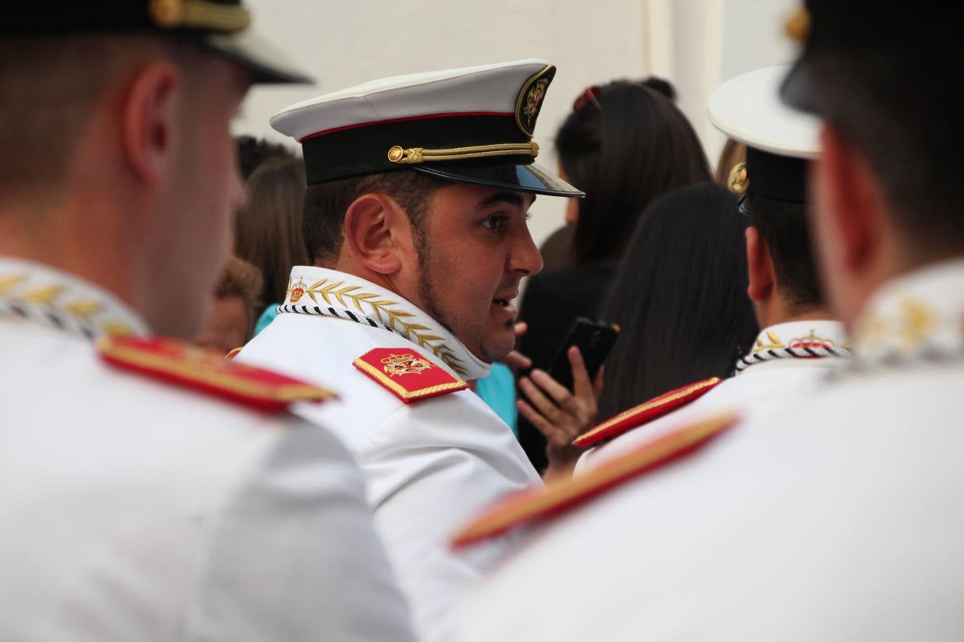 Jerez de los Caballeros vivió, ayer, sus primeros pálpitos de alegría y emoción al paso de 'La Borriquita' y 'Nuestra Señora del Rosario'. La Cofradía de 'Santo Domingo de Guzmán y Nuestra Señora del Rosario' fue la encargada de abrir los desfiles procesionales de la Semana de Pasión jerezana, convirtiéndose, así, en la primera cofradía en aunar fervor y devoción por las calles del municipio.