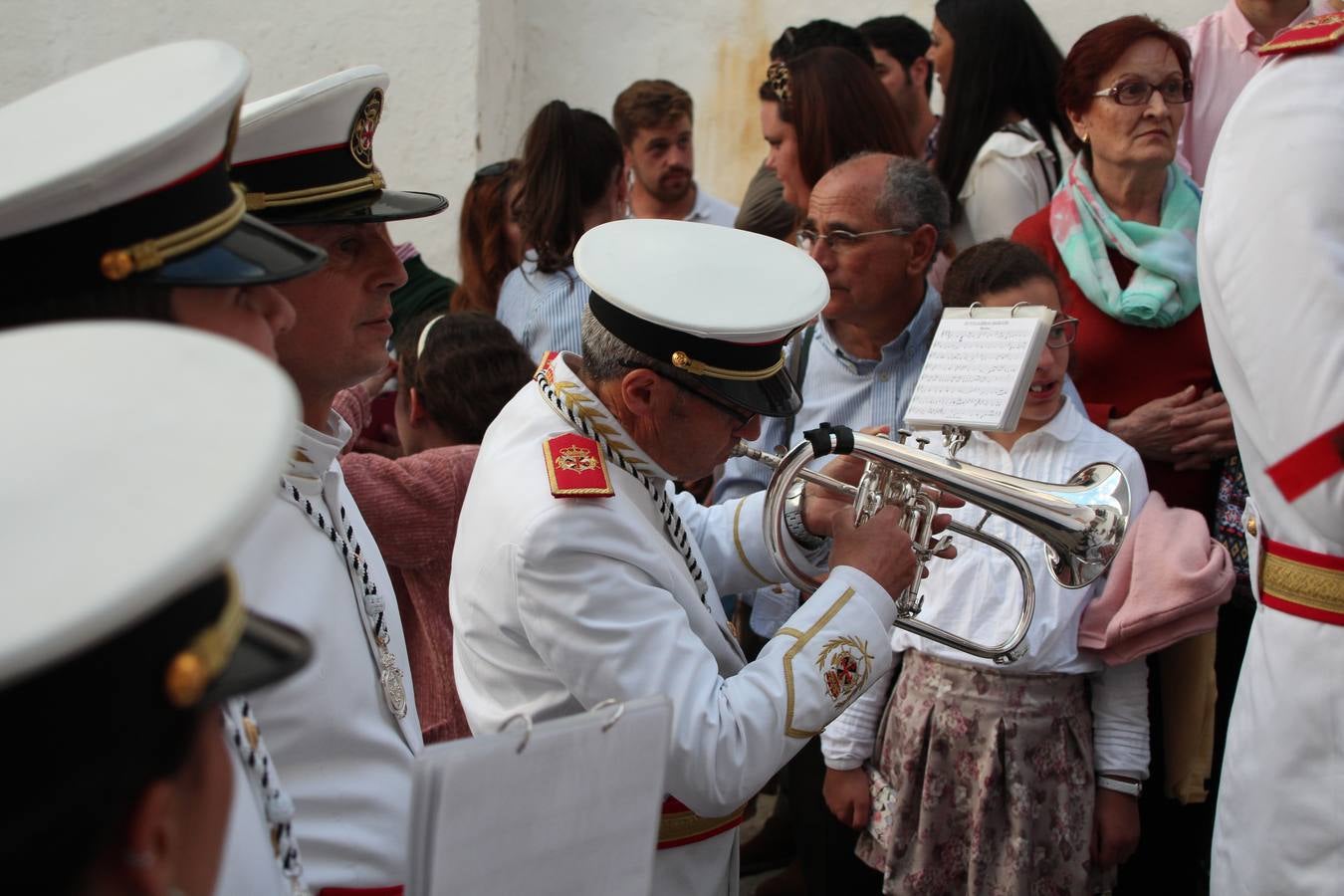Jerez de los Caballeros vivió, ayer, sus primeros pálpitos de alegría y emoción al paso de 'La Borriquita' y 'Nuestra Señora del Rosario'. La Cofradía de 'Santo Domingo de Guzmán y Nuestra Señora del Rosario' fue la encargada de abrir los desfiles procesionales de la Semana de Pasión jerezana, convirtiéndose, así, en la primera cofradía en aunar fervor y devoción por las calles del municipio.