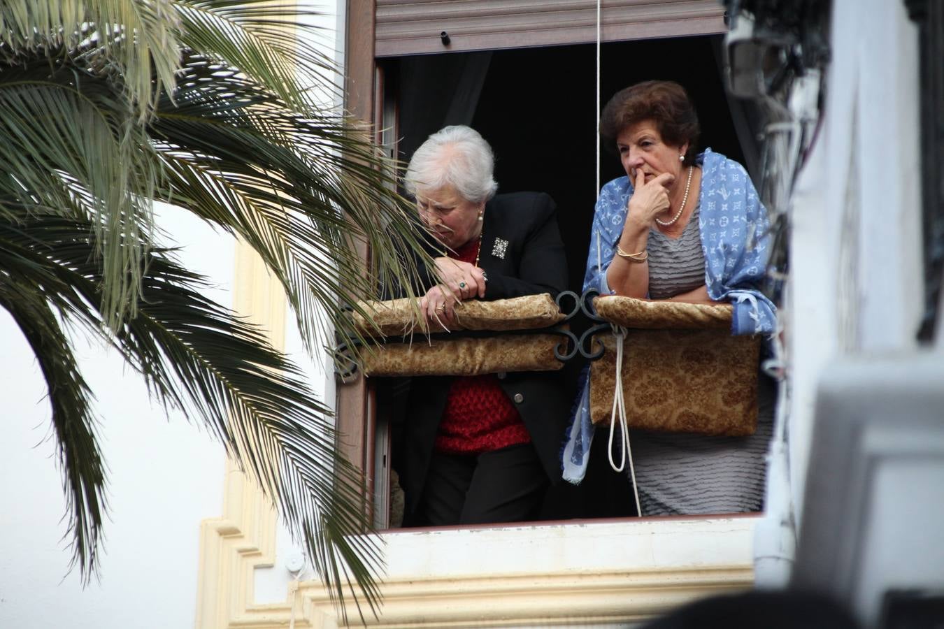 Jerez de los Caballeros vivió, ayer, sus primeros pálpitos de alegría y emoción al paso de 'La Borriquita' y 'Nuestra Señora del Rosario'. La Cofradía de 'Santo Domingo de Guzmán y Nuestra Señora del Rosario' fue la encargada de abrir los desfiles procesionales de la Semana de Pasión jerezana, convirtiéndose, así, en la primera cofradía en aunar fervor y devoción por las calles del municipio.