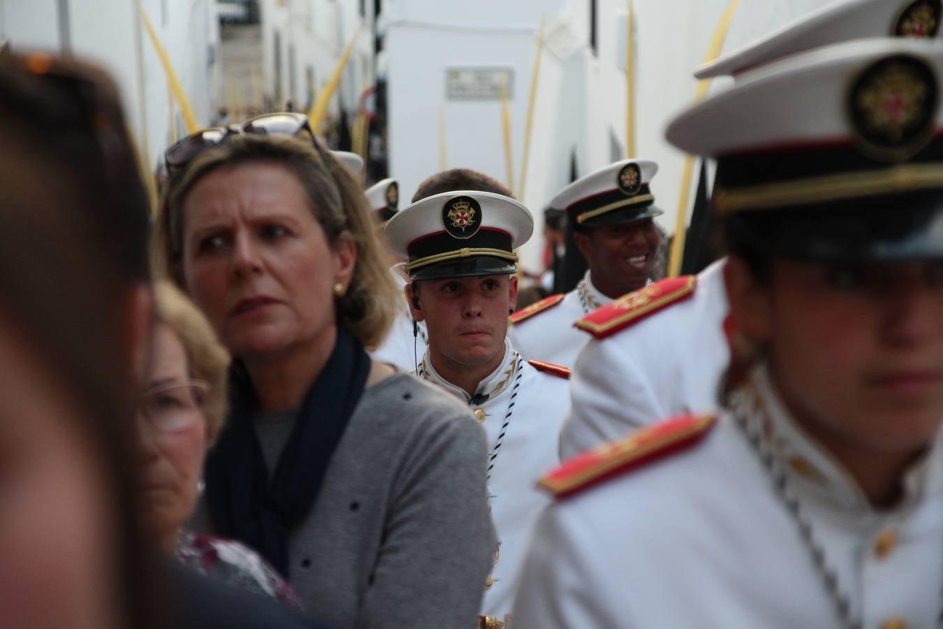 Jerez de los Caballeros vivió, ayer, sus primeros pálpitos de alegría y emoción al paso de 'La Borriquita' y 'Nuestra Señora del Rosario'. La Cofradía de 'Santo Domingo de Guzmán y Nuestra Señora del Rosario' fue la encargada de abrir los desfiles procesionales de la Semana de Pasión jerezana, convirtiéndose, así, en la primera cofradía en aunar fervor y devoción por las calles del municipio.