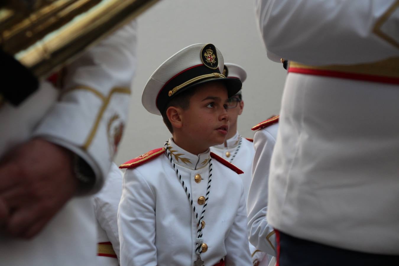 Jerez de los Caballeros vivió, ayer, sus primeros pálpitos de alegría y emoción al paso de 'La Borriquita' y 'Nuestra Señora del Rosario'. La Cofradía de 'Santo Domingo de Guzmán y Nuestra Señora del Rosario' fue la encargada de abrir los desfiles procesionales de la Semana de Pasión jerezana, convirtiéndose, así, en la primera cofradía en aunar fervor y devoción por las calles del municipio.